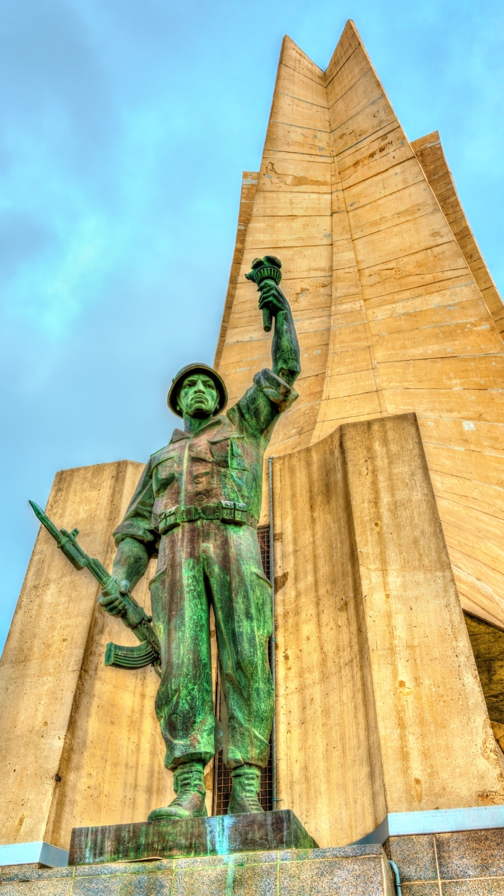 Bronze soldier statue at the foot of the Martyrs' Memorial in Algiers