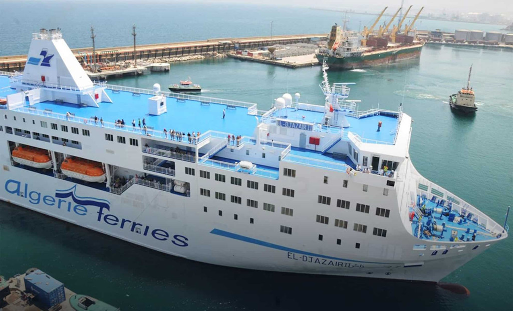 Algérie Ferries ship El Djazair II docked in a busy harbor
