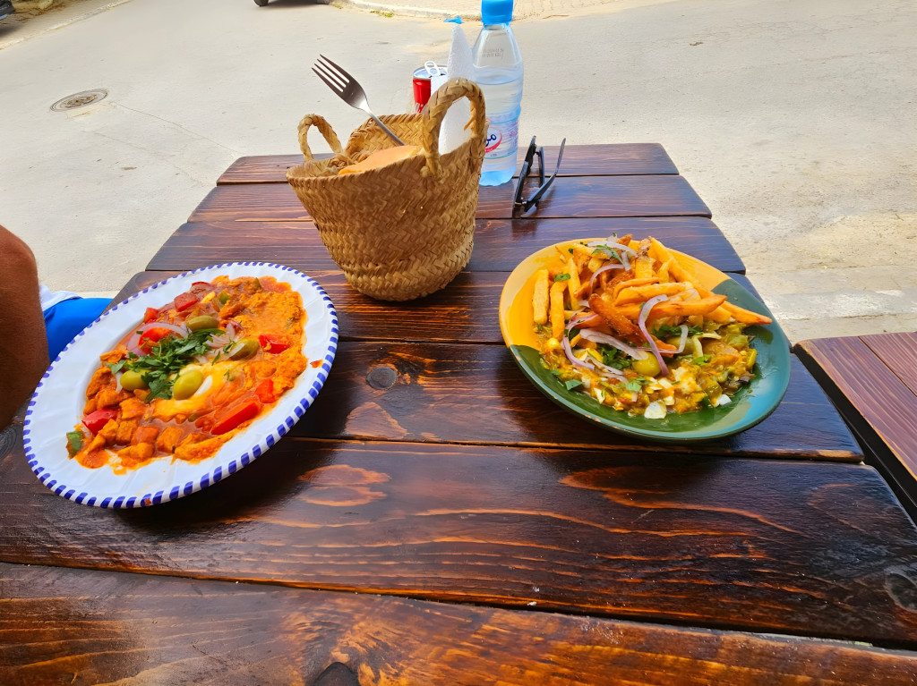 Sidi-Bou-Said-street-tun-food