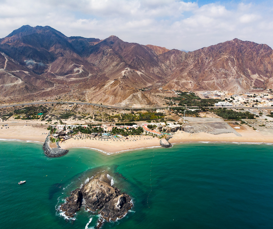 Beaches-in-fujairah-near-rainbow-valley