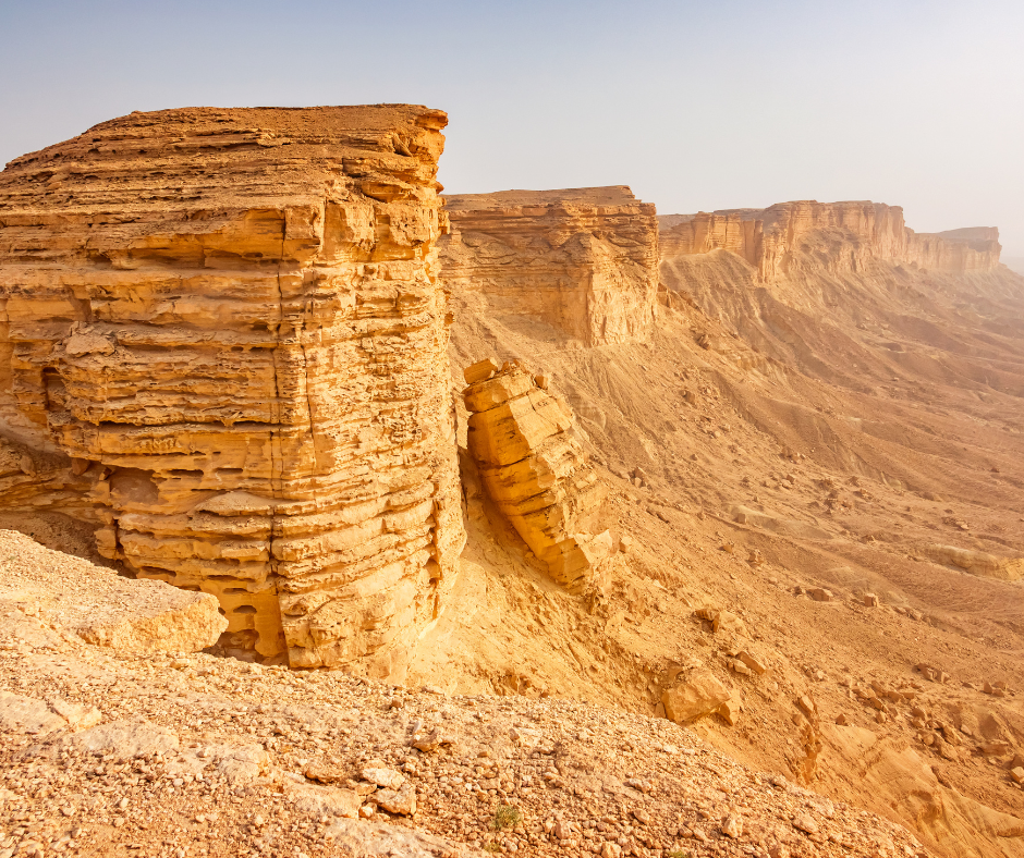 the-edge-of-the-world-jebel-fihrayn-road-trip-from-riyadh