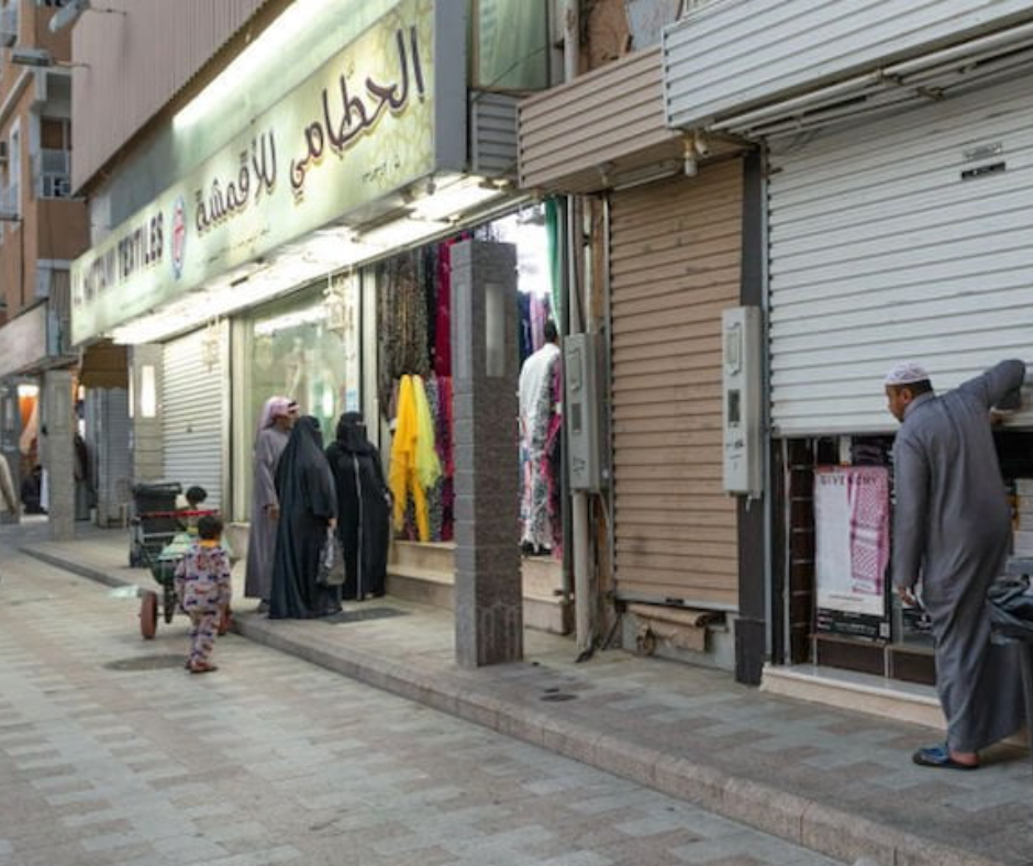 closing-during-prayer-solo-travel-saudi-arabia
