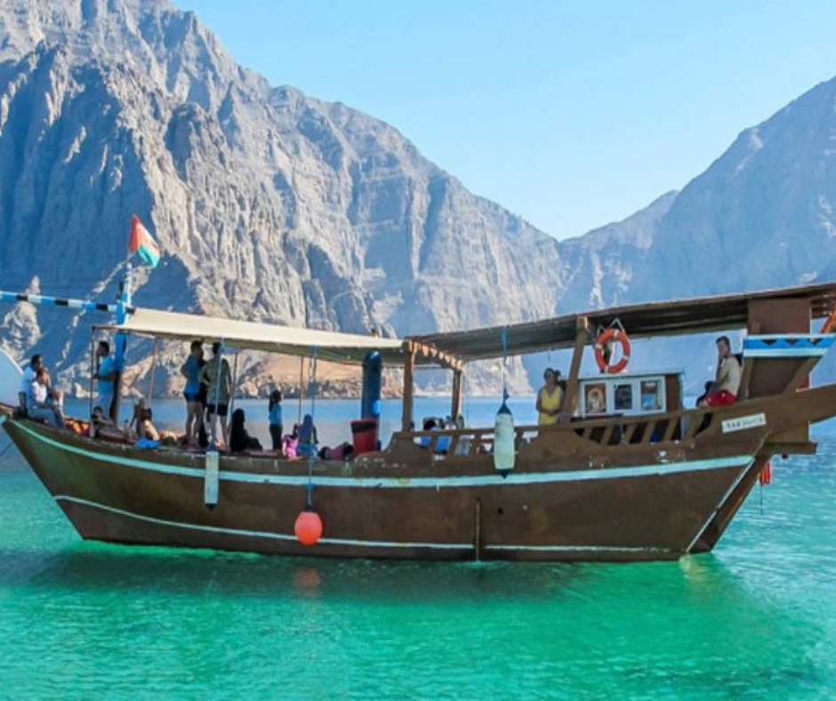 guided-boat-tour-snorkelling-uae