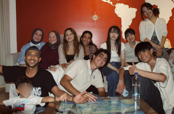 Dîner convivial et soirée au Nomads Hostel