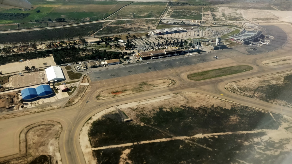 Oran Airport Guide: Terminals, Buses, Taxis, Cash and SIMs